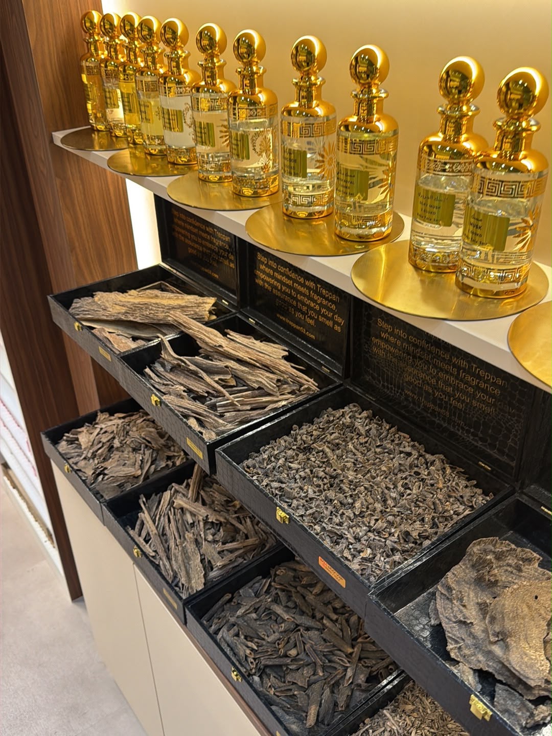 Raw oud wood and fragrance oils at the Treppan bench